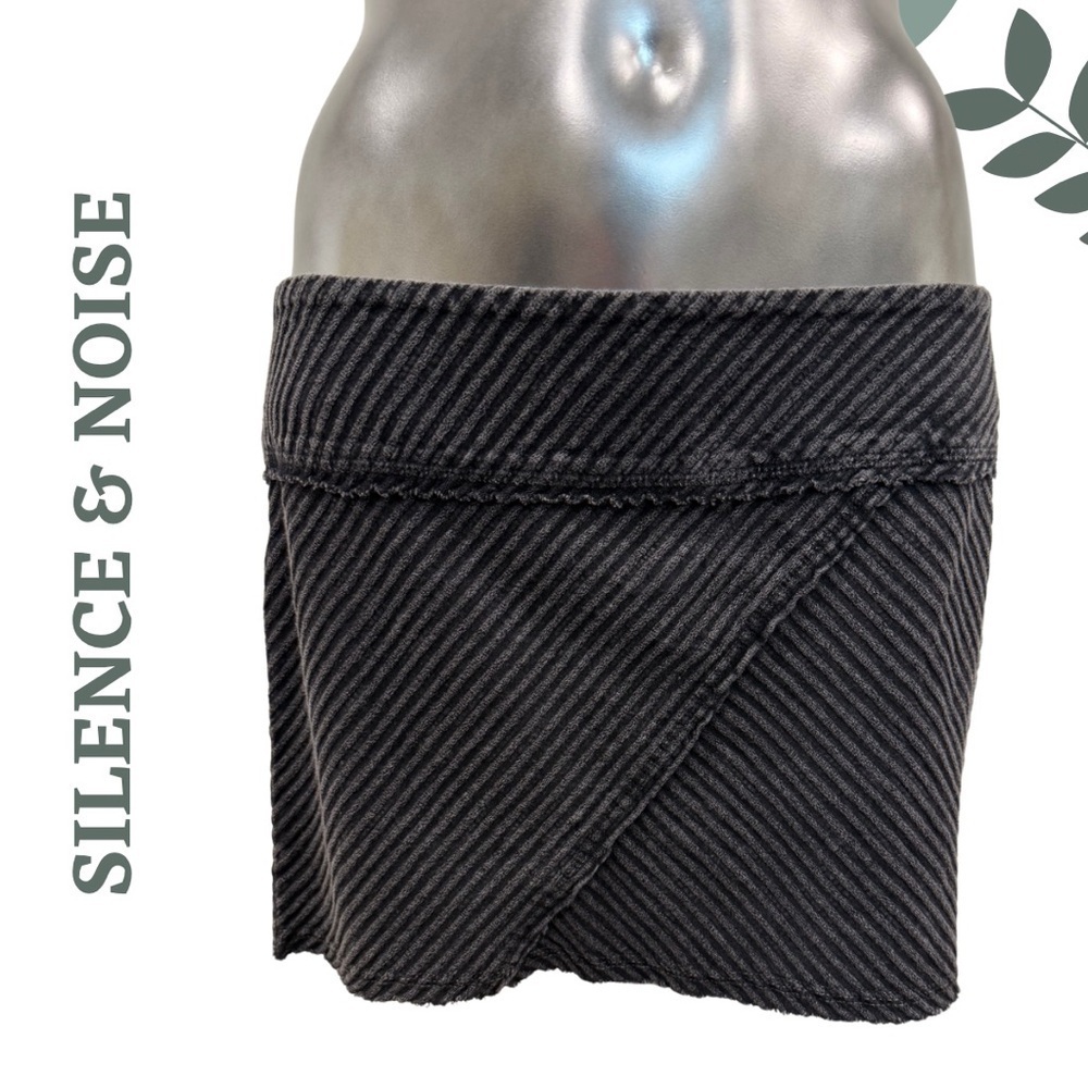 🛍️3/$40 Silence + Noise Urban Outfitters Grey Black Knit Miniskirt Skirt